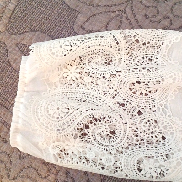 New! Lace Blouse! - Picture 6 of 7